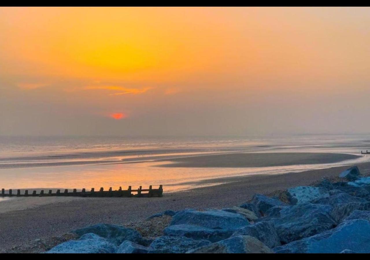 Mp768 - Camber Sands Holiday Park - Huge Lodge - Small Dog Friendly - Sleeps 8 외부 사진