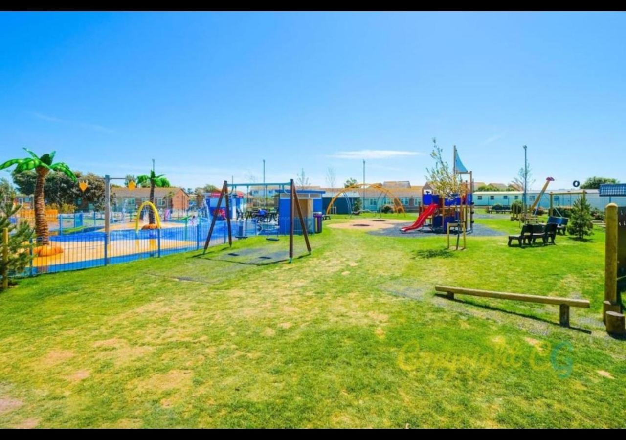 Mp768 - Camber Sands Holiday Park - Huge Lodge - Small Dog Friendly - Sleeps 8 외부 사진
