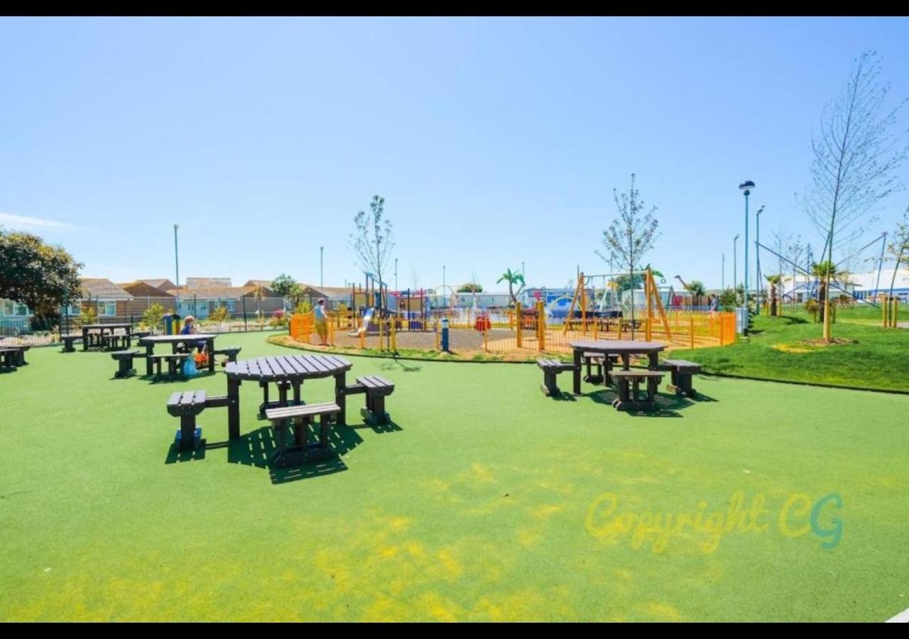 Mp768 - Camber Sands Holiday Park - Huge Lodge - Small Dog Friendly - Sleeps 8 외부 사진