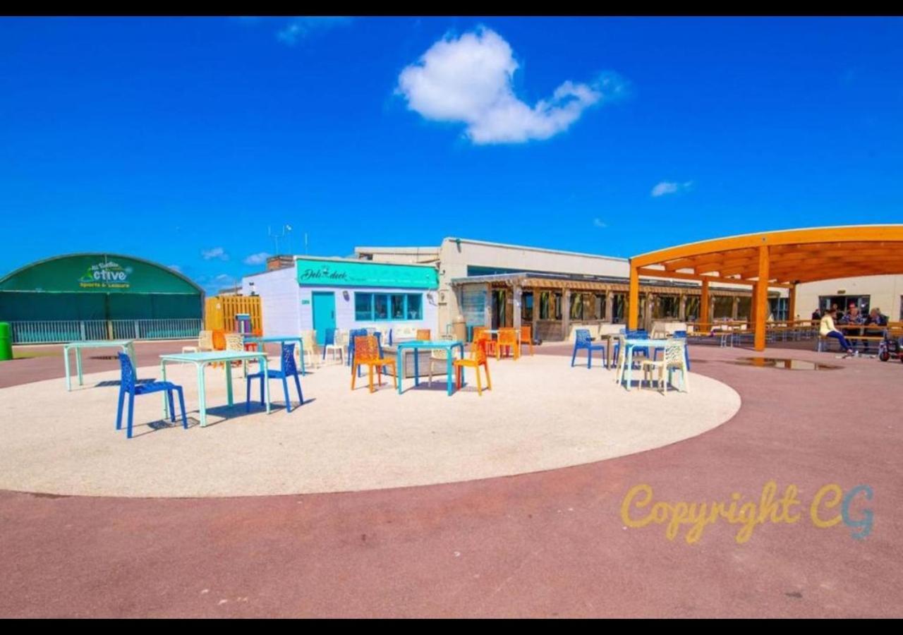 Mp768 - Camber Sands Holiday Park - Huge Lodge - Small Dog Friendly - Sleeps 8 외부 사진