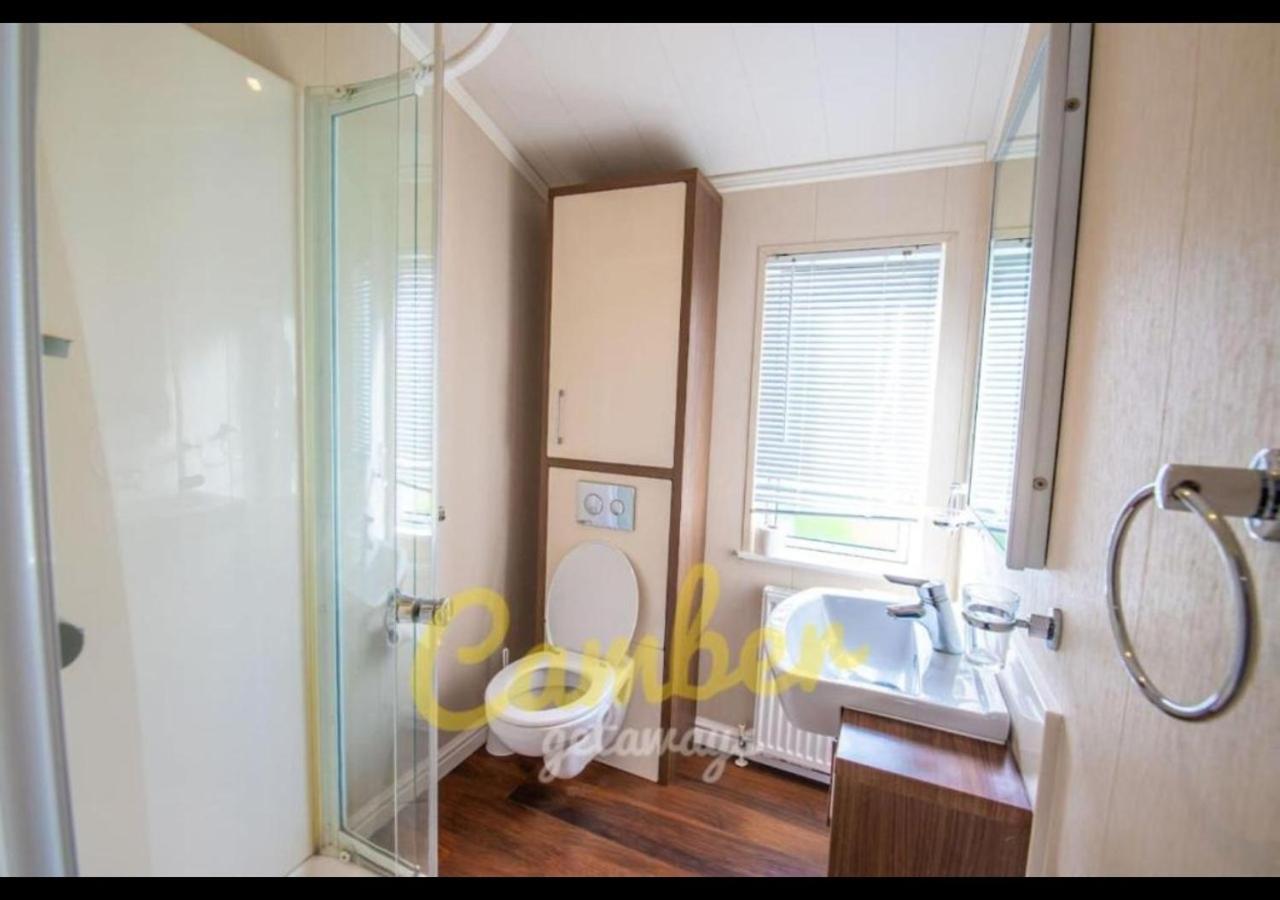 Mp768 - Camber Sands Holiday Park - Huge Lodge - Small Dog Friendly - Sleeps 8 외부 사진